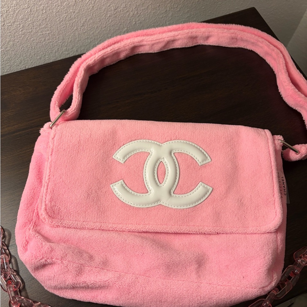 Chanel Beauté Precision Soft Pink Shoulder Bag with chain
